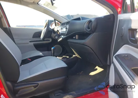 2014 Toyota Prius C One из США, поврежденный, VIN JTDKDTB32E1557807